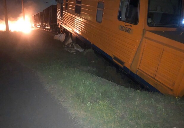 В Одессе поезд сошел с рельс и загорелся: подробности ЧП фото