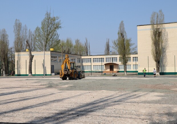 На поселке Котовского ремонтируют спорткомплекс 