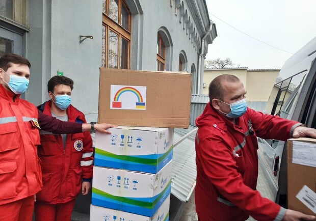 В Одессу доставили большую партию защиты для медиков 