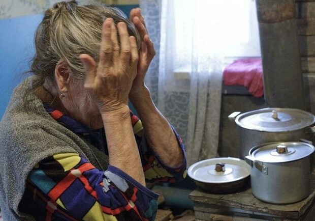 Забыла закрыть дверь: как в центре Одессы избили и обворовали пенсионерку  фото