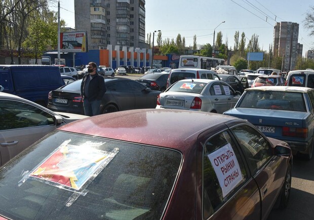 Протест на машинах: в Одессе предприниматели устроили акцию против карантина  фото