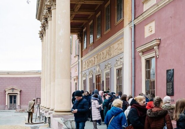 Немыслимо: в Одесском художественном музее обещают не выключать свет фото