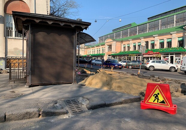В Одессе на Торговой ремонтируют тротуар: когда закончат  фото