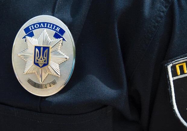  В Одессе мужчина напал на полицейского: он ударил его ногой фото