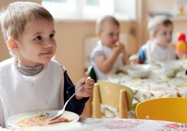 Родителям дошкольников: в Одессе вернут деньги за мартовское питание в детсадах фото