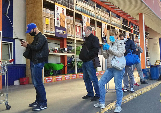 Очереди, маски и выдача товара: что происходит в запорожских гипермаркетах