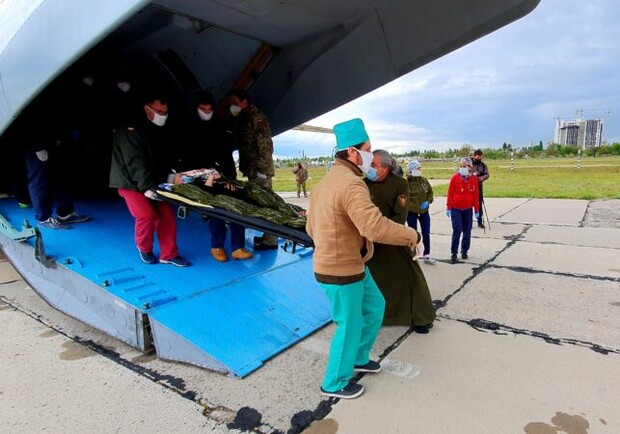 В Одессу доставили 12 раненных бойцов из АТО: четверо в тяжелом состоянии  фото