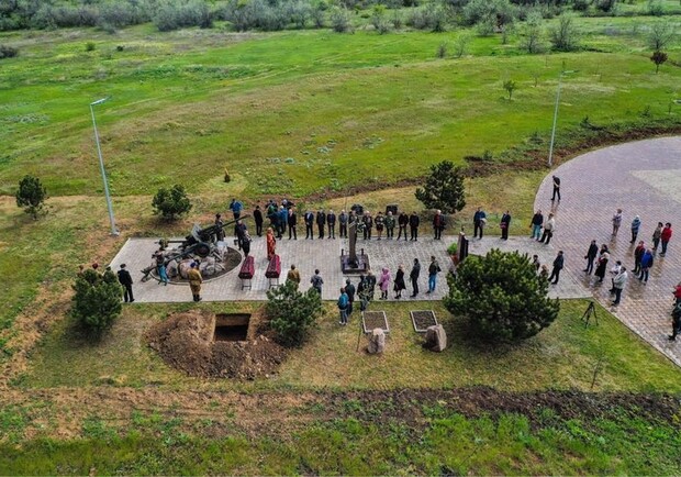 Возложение цветов и перезахоронения: как проходит День Памяти в Одессе  фото
