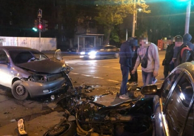 На Черемушках произошло ДТП с мотоциклом: два человека пострадали фото