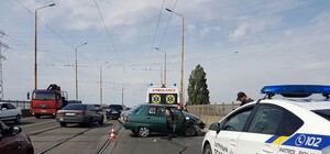 Чуть не вылетел через лобовое стекло: на Старом мосту произошло ДТП