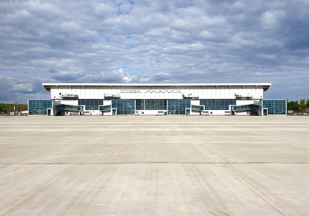Строительство новой взлетки в Одесском аэропорту Фото: Владислав Криклий