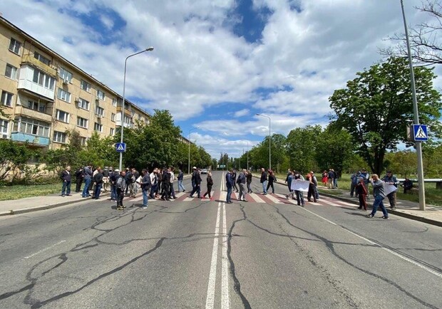 Одесситы перекрыли дорогу возле аэропорта Фото: Одесса как она есть