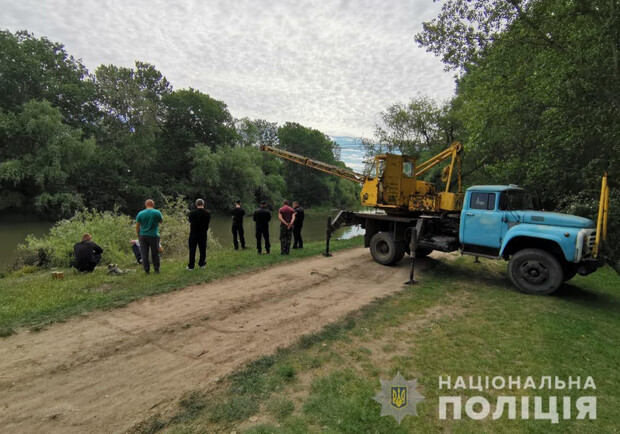 Трагедия под Одессой: машина с людьми сорвалась в реку и утонула. Фото Нацполиции
