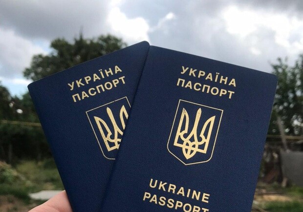 Получи ответ: можно ли уже в Одессе оформлять загранпаспорта  - фото