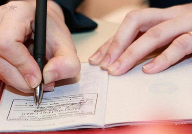 В Украине внесли изменения в правила регистрации места жительства. Фото: MRPL.CITY