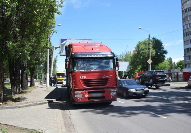 На поселке Котовского грузовик сбил мужчину Фото: Odessa Online