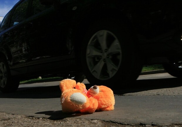 На Краснова Audi на пешеходном переходе сбил 12-летнюю девочку - фото