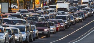 Утром Киев снова сковали пробки: где город 