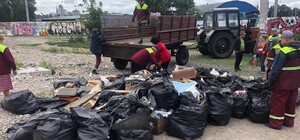 Стало чище: возле ж/д станции 