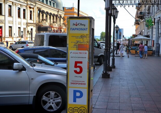 В Одессе планируют убрать служебные парковки Фото: Odessa News