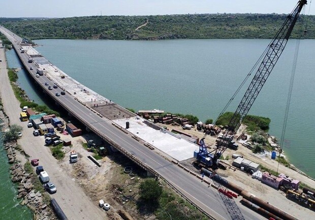 Как проходит ремонт моста через Хаджибейский лиман Фото: ОГА