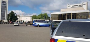 Захват автобуса в Луцке: заложникам передали еду и воду