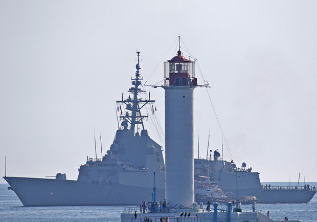 В Одесский порт зашли пять кораблей НАТО Фото: Думская 