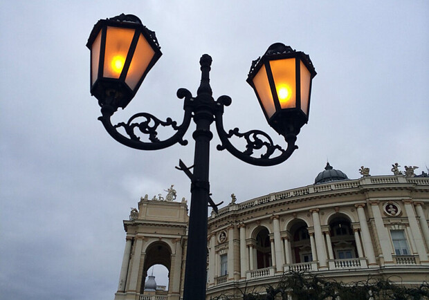 Да будет свет: в Одессе по ночам больше не гасят фонари. Фото и открытых источников