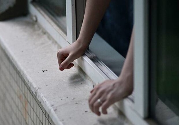 В Одессе девушка выпала из окна на восьмом этаже: что известно. Фото из открытых источников