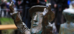 Отломали и унесли: из одесского Горсада пропала скульптура