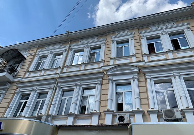Владельцев фасадных квартир в центре Одессы просят убрать кондиционеры Фото горсовет