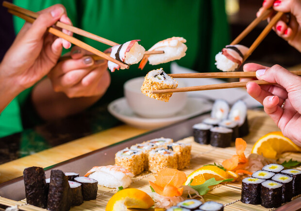 Готовь палочки: где и почем в Одессе можно заказать суши. Фото: pixabay