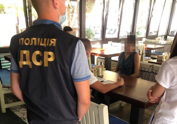 В Одессе чиновница вымогала деньги за разрешение на строительство заправки Фото: Нацполиция