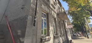 Упс: на центральном проспекте затаилась табличка с Лениным