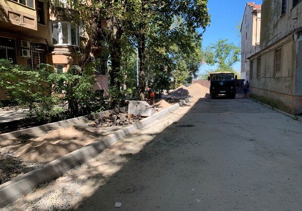 В центре Одессы ремонтируют переулок. Фото одесского горсовета