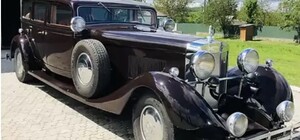 Дорогое удовольствие: в Киеве продают раритетный Mercedes