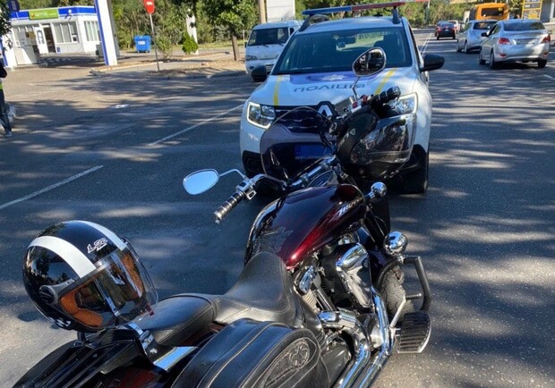 В Одессе мотоциклист сбил велосипедиста Фото: Патрульная полиция