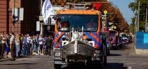 Необычно: в Днепре прошел парад коммунальной техники (фото)