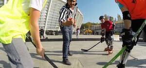 Накатаешься: на Русановке открыли площадку для хоккея на роликах