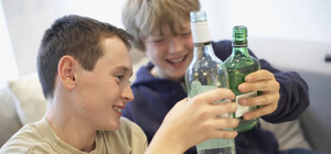 Чарочку перед школою: внаслідок гострого отруєння спиртом госпіталізували 31 дитину