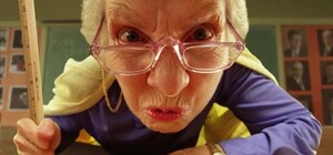 Учебником по голове: в лицее под Харьковом учительница ударила пятиклассницу