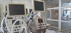 Передали в три больницы: Харьковская область получила 16 аппаратов для вентиляции легких