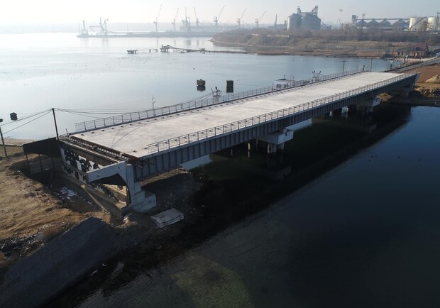 За строительством моста через Сухой лиман можно наблюдать онлайн Фото: mintrans