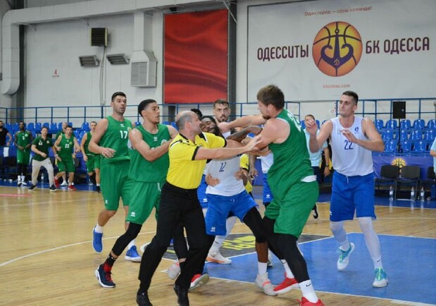 Баскетбольный матч в Одессе закончился массовой дракой: один игрок в больнице. Фото: баскетбольный клуб "Динамо Одесса"