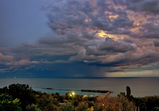 Грозовой фронт: смотри, как в Одессе разбушевалась непогода. Фото Лолиты Клочковой
