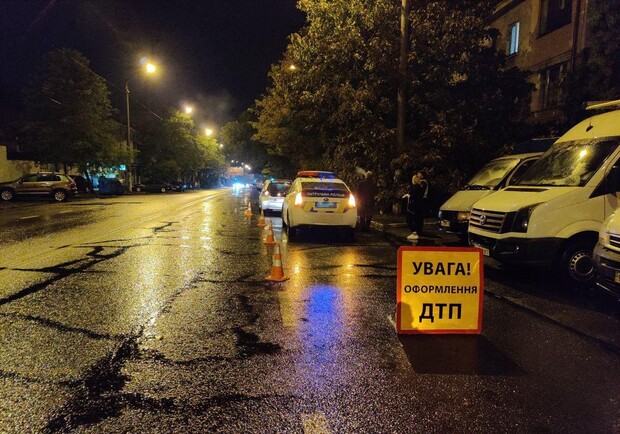 В Одессе на Молдаванке машина сбила девушку. Фото: Патрульная полиция