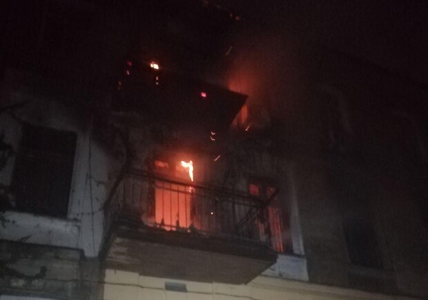 В Одессе загорелась квартира: молодая девушка в тяжелом состоянии. Фото: ГСЧС в Одесской области
