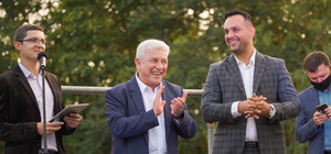 Олег Филимонов представил кандидатов в депутаты горсовета от “Слуги Народа”: все они подписали социальный договор 