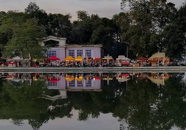 Вопреки всем запретам: в Дюковском парке собрались сотни одесситов. Фото: Алексей Бакунин