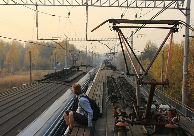 Хотел сделать селфи: в Одессе парень залез на поезд и получил удар током. Фото: Губерния